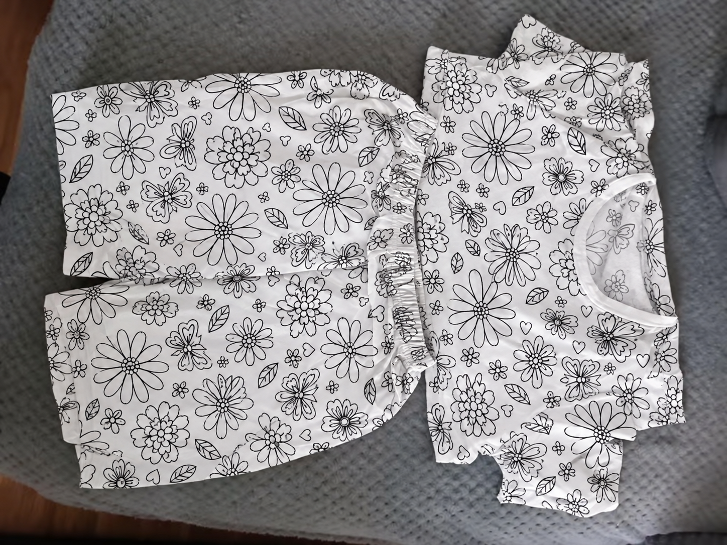 Floral colour-in pyjama set